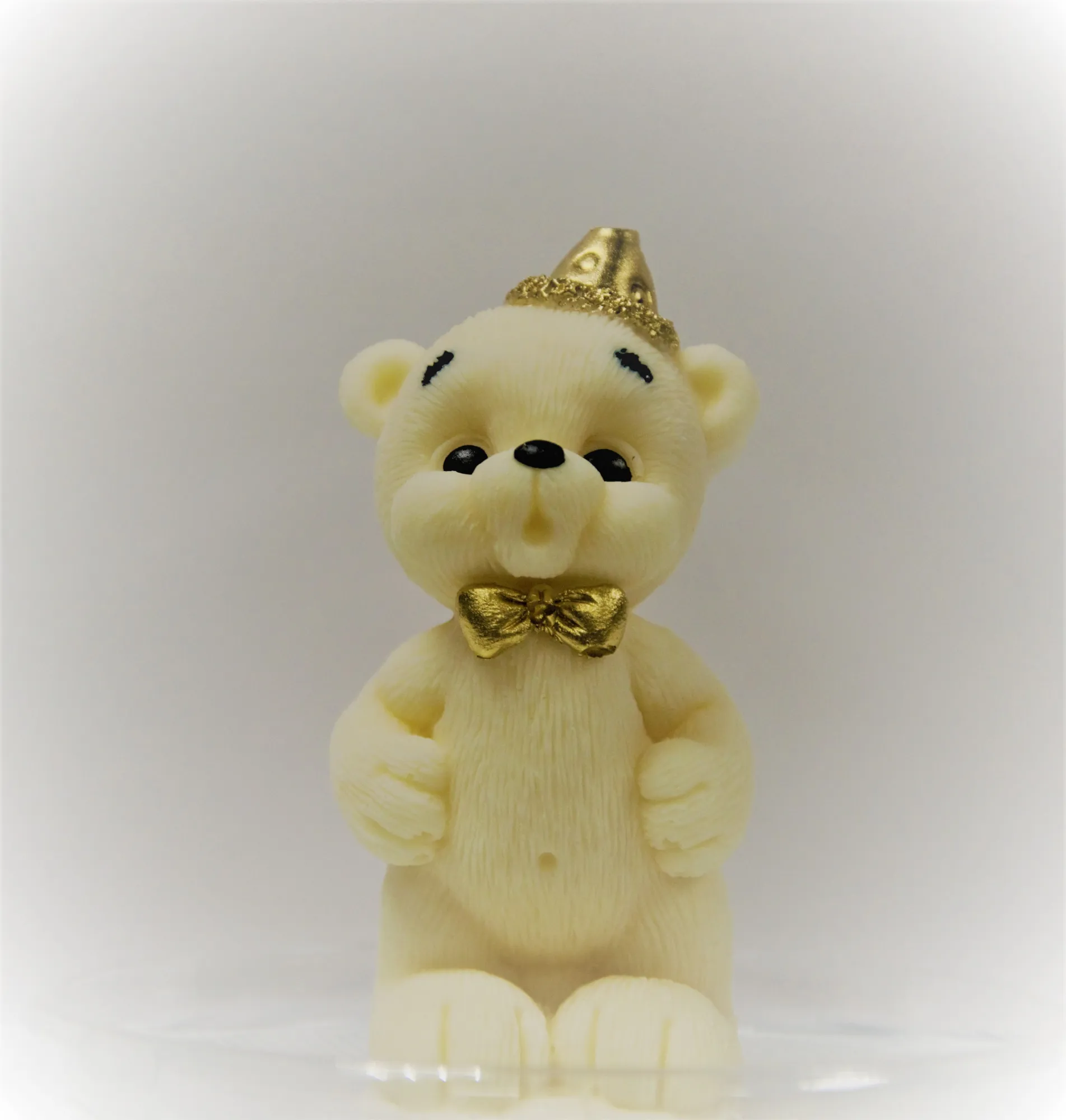 Мишка задувает свечку белый Копия